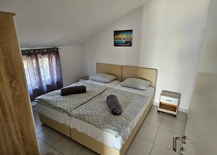 Stars * Gornji Karin