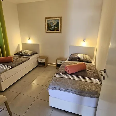 Stars * Gornji Karin