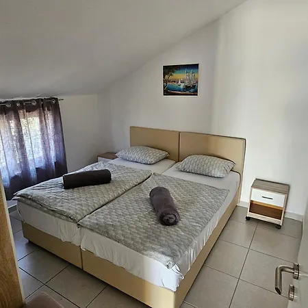 Stars * Gornji Karin